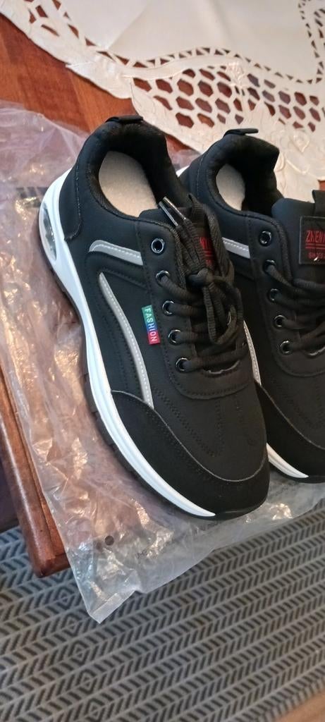 Sport schoenen maat 43 nieuw, Sport en Fitness, Overige Sport en Fitness, Ophalen