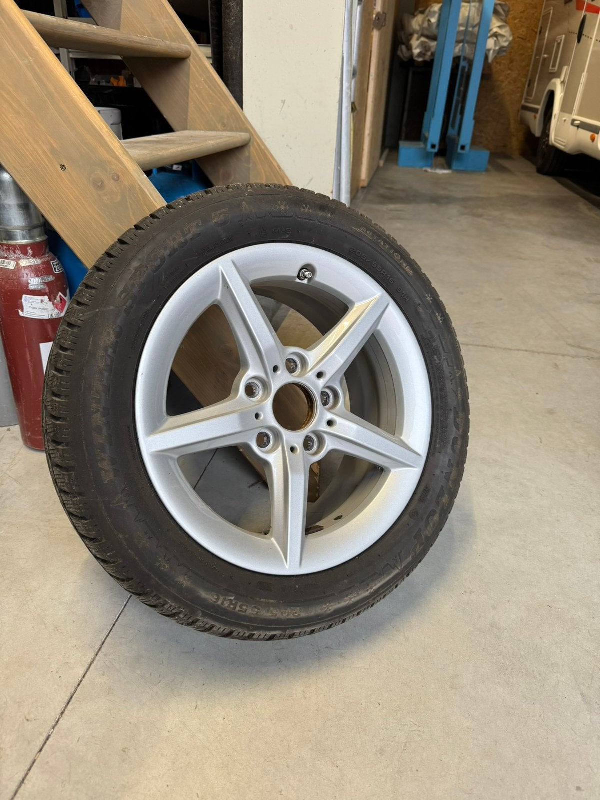 Winterbanden originele 16-inch lichtmetalen velg BMW, Auto-onderdelen, Ophalen, Winterbanden
