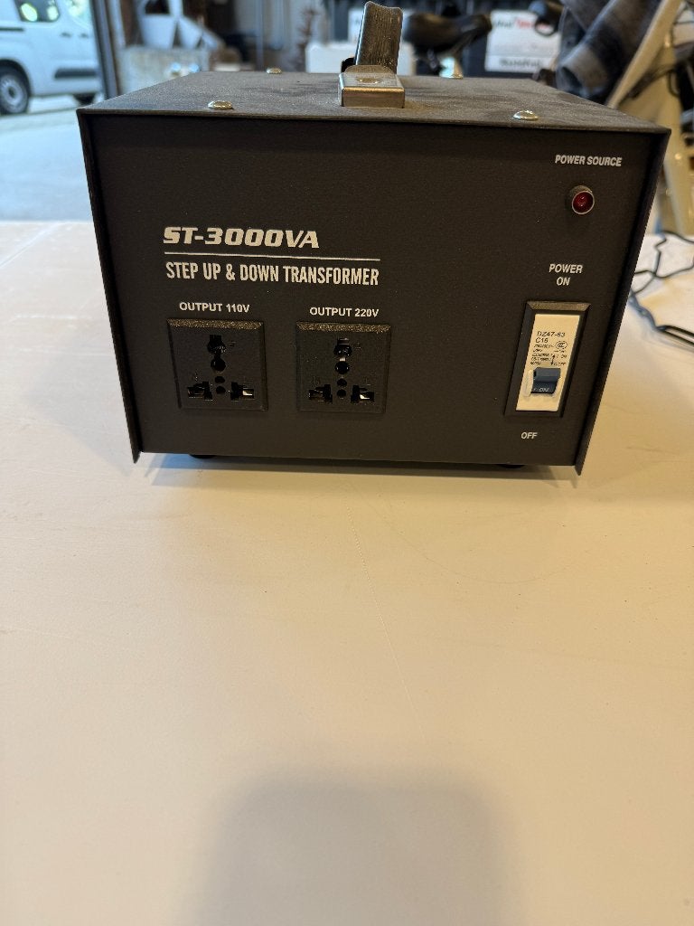 Transformator ST-3000VA step up/down 230V - 110V, Doe-het-zelf en Bouw, Ophalen, Gebruikt