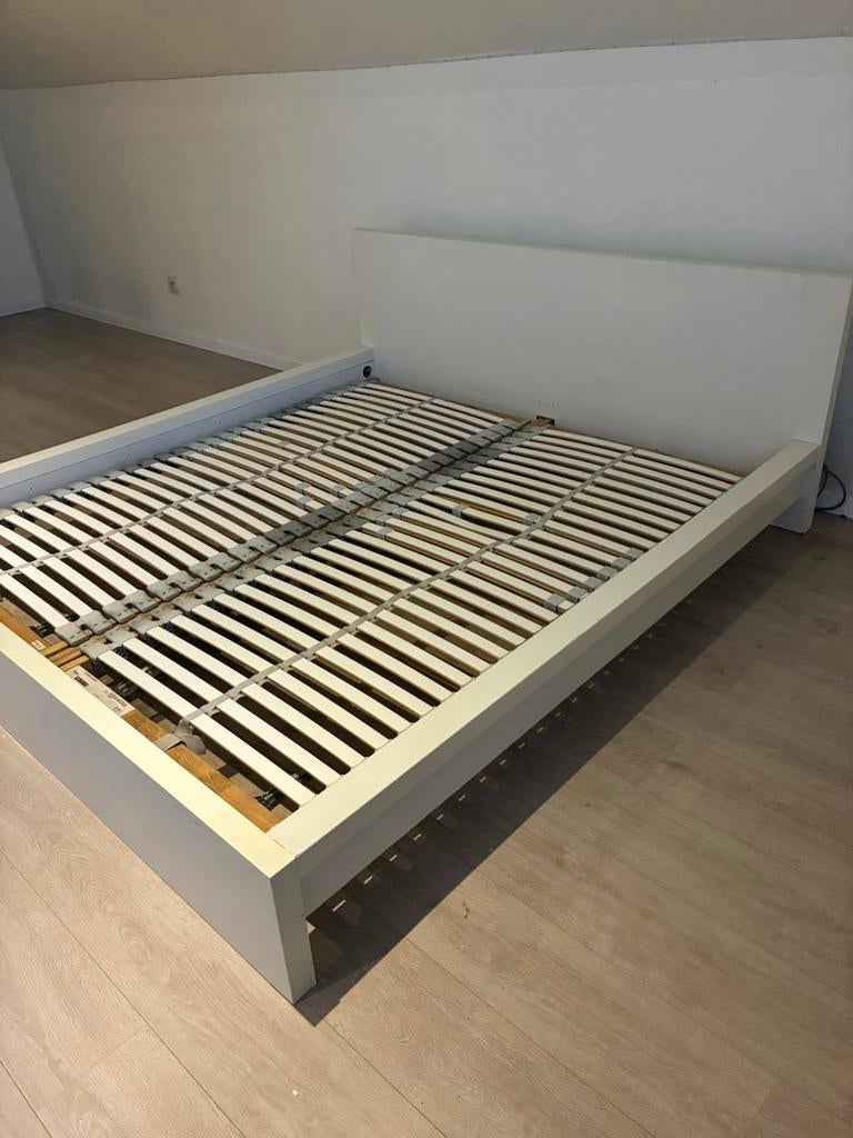 Gratis Bed en 2 nachtkastjes, Enlèvement, Utilisé, Deux personnes, 180 cm