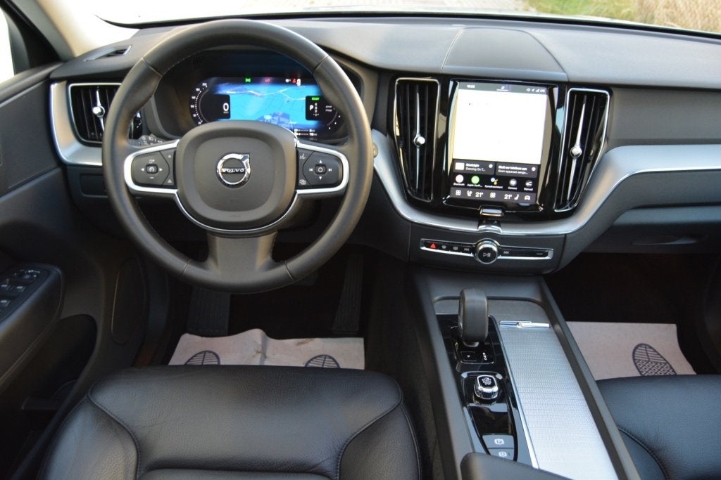 Volvo XC60 T6 350PK PHEV Recharge AWD Panoramisch dak, 2023, Auto's, Automaat, Dealer onderhouden, 4 cilinders, 257 kW