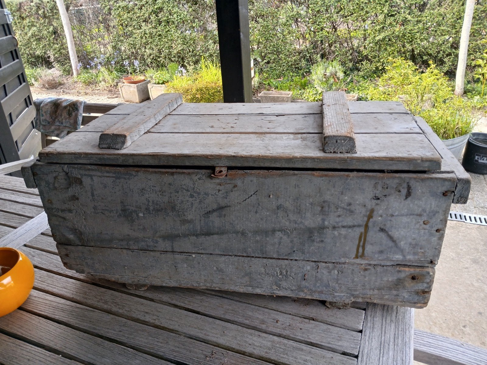 une boîte en bois vintage, Enlèvement