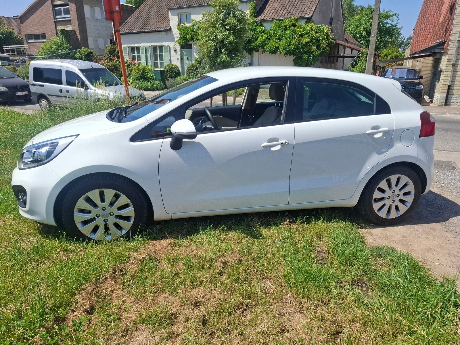 KIA RIO 1.4 BENZINE AUTOMAAT IN PERFECTE STAAT, Auto's, Kia, Automaat, https://public.car-pass.be/vhr/a8143aae-1317-44e7-ad92-896239bc7583