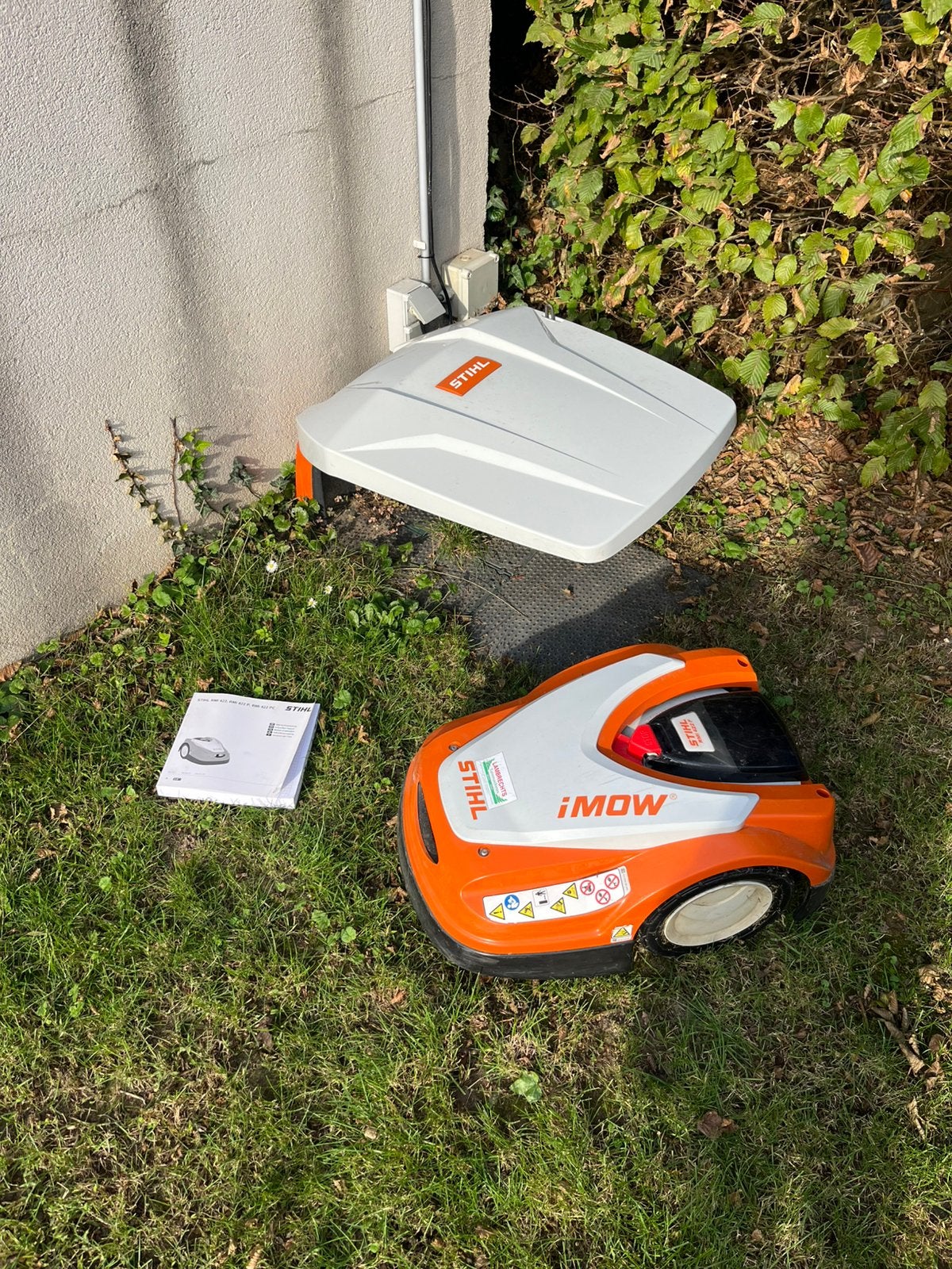 STIHL iMOW RMI 422 P + dockingstation + zonnedak AIP 602, Tuin en Terras, Ophalen, Gebruikt, 20 tot 25 cm, Met regensensor