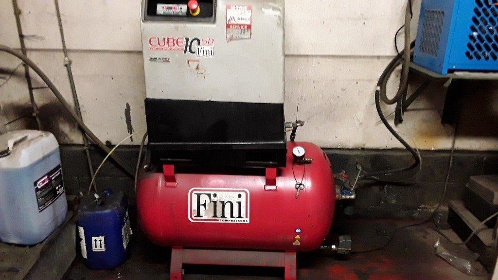 compressor 10 PK, 9 bar Finicube, 350 liter, Ophalen, Gebruikt, 400 tot 800 liter/min, Geluidgedempt