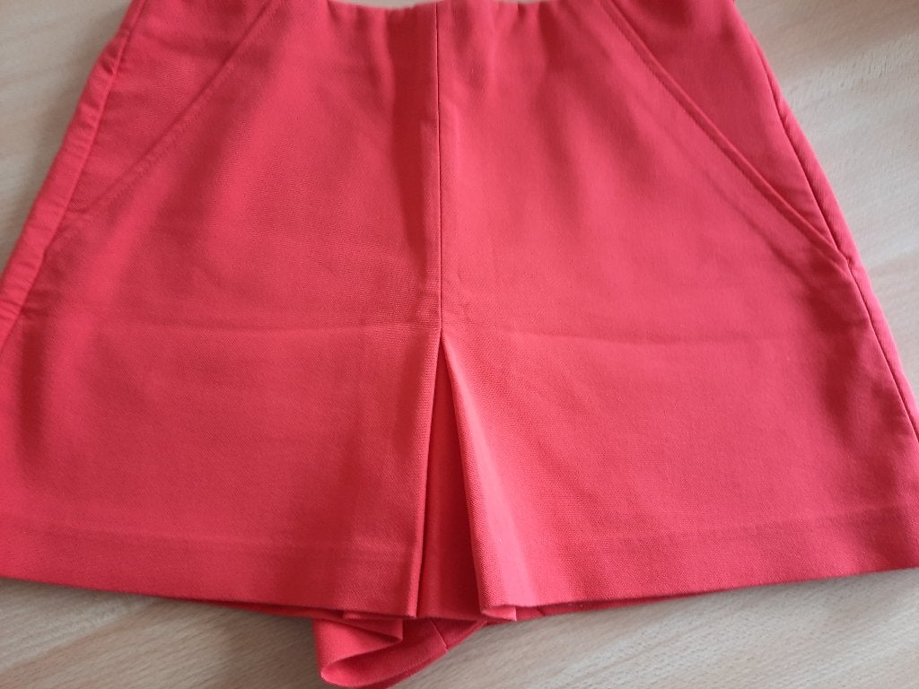 rood shortje, Kleding | Dames, Broeken en Pantalons, Kort, Zara, Ophalen of Verzenden, Maat 36 (S)