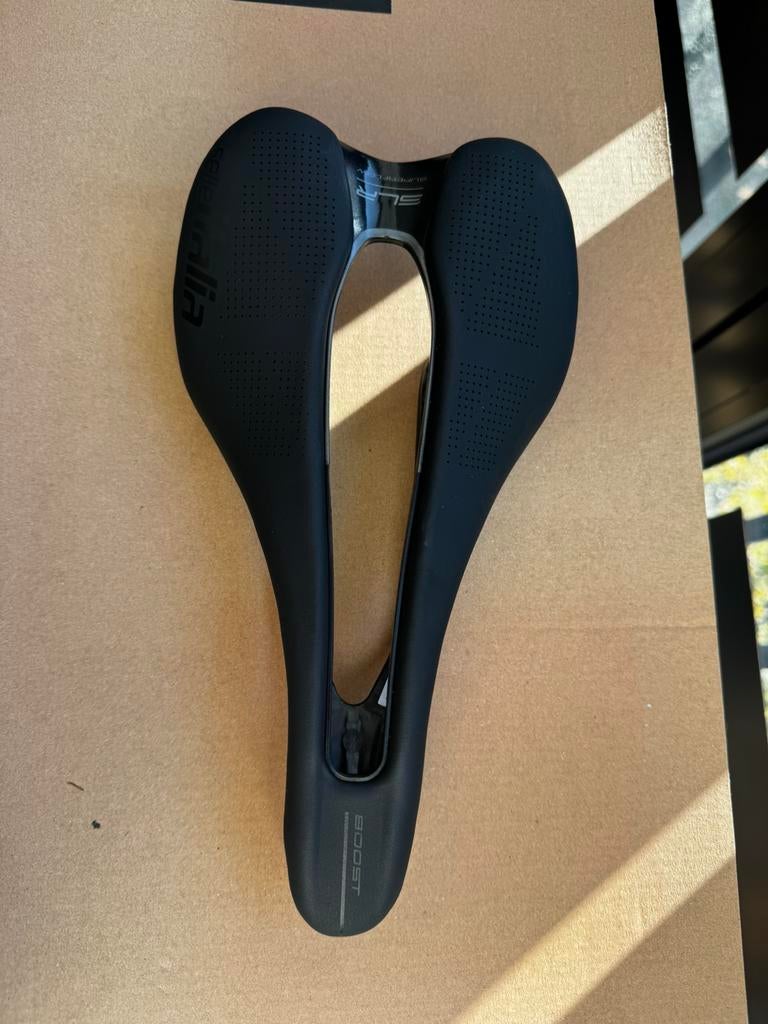 Selle Italia SLR Boost Superflow S Carbon zadel, Neuf, Selle, Enlèvement, Carbone