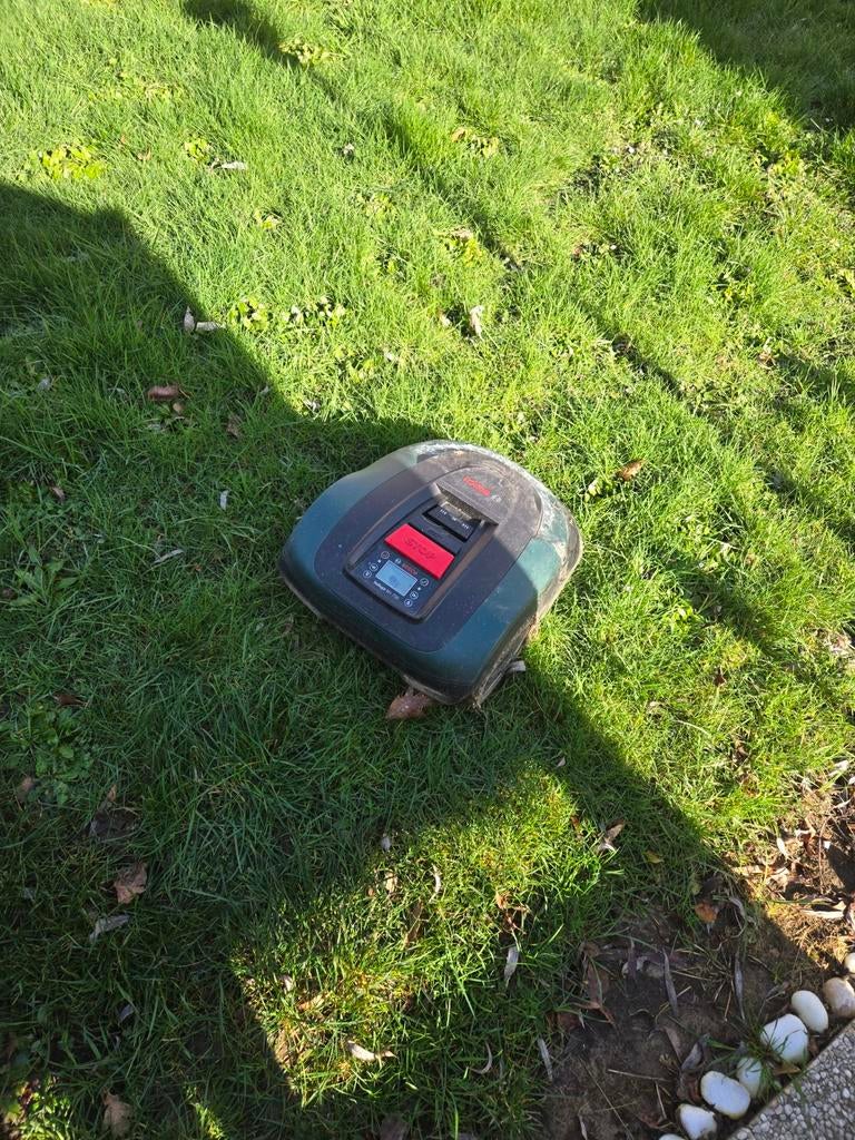 Bosch Indego M+ 700 tondeuse robot 700m² +accessoires+garage, Moins de 20 cm, Enlèvement, Utilisé, Contrôlable via l'application