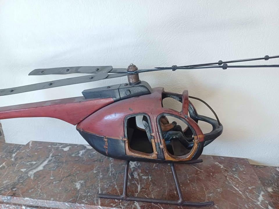 Kunststuk: helikopter - hout (metalen propellors), Ophalen