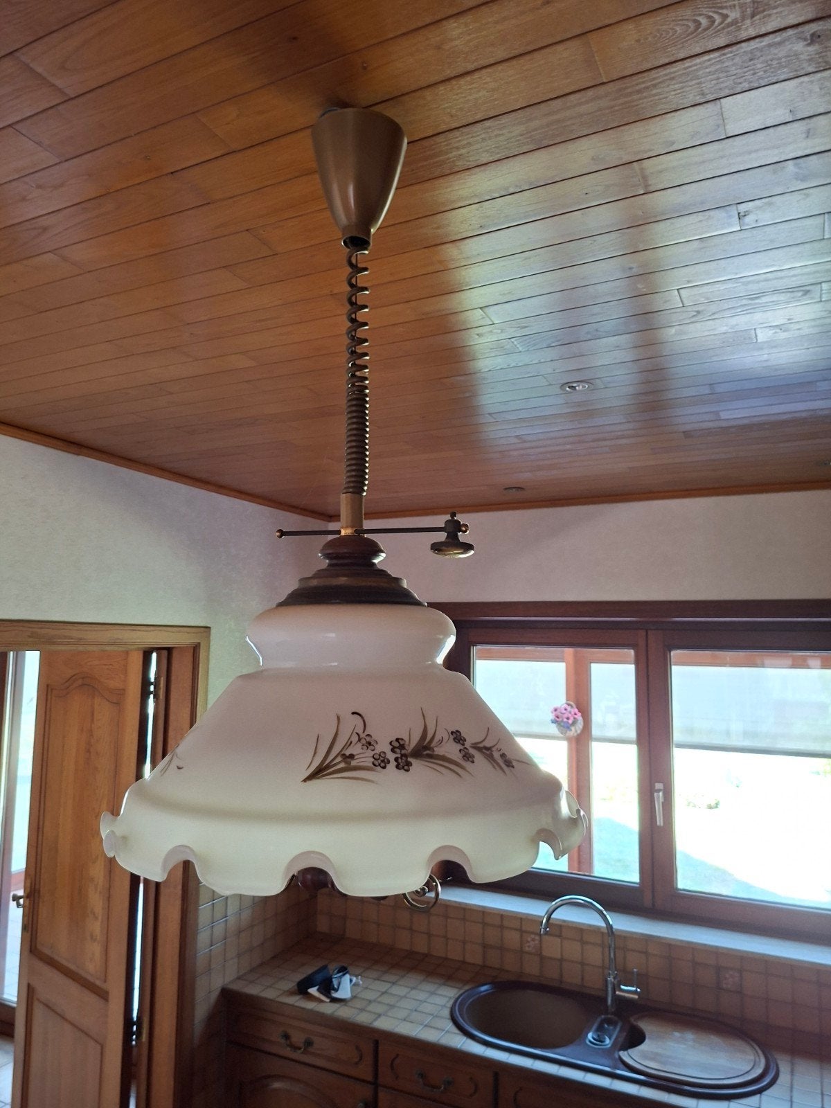 Hanglamp met witte lampekap met sierlijke bloemen, Ophalen