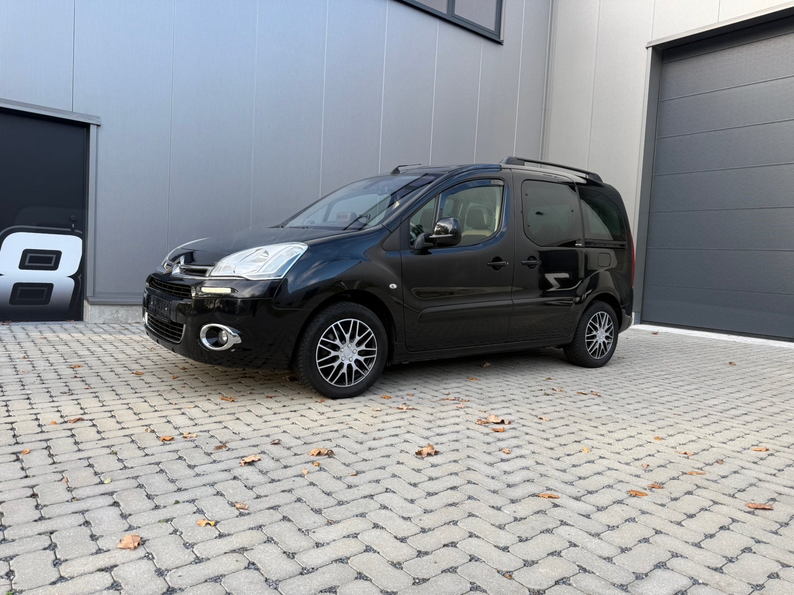 Citroen. Berlingo 5zits /airco/benzine/pano/gvv/euro6, Auto's, Parkeerassistent, 4 cilinders, Zwart, Grijs