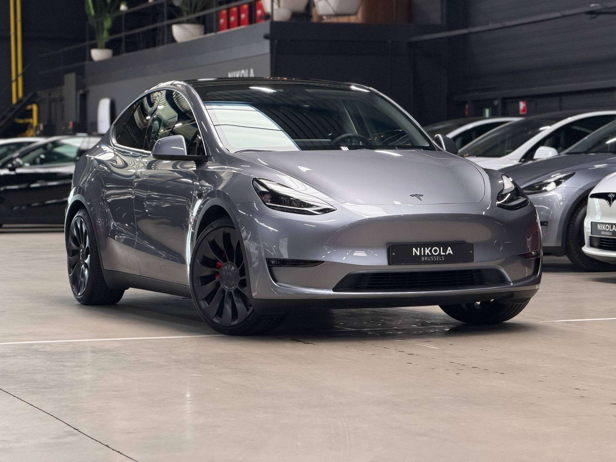 Tesla Model Y PERFORMANCE - AWD - 21" WHEELS - HARDWARE 4, Argent ou Gris, Noir, 5 portes, 5 places