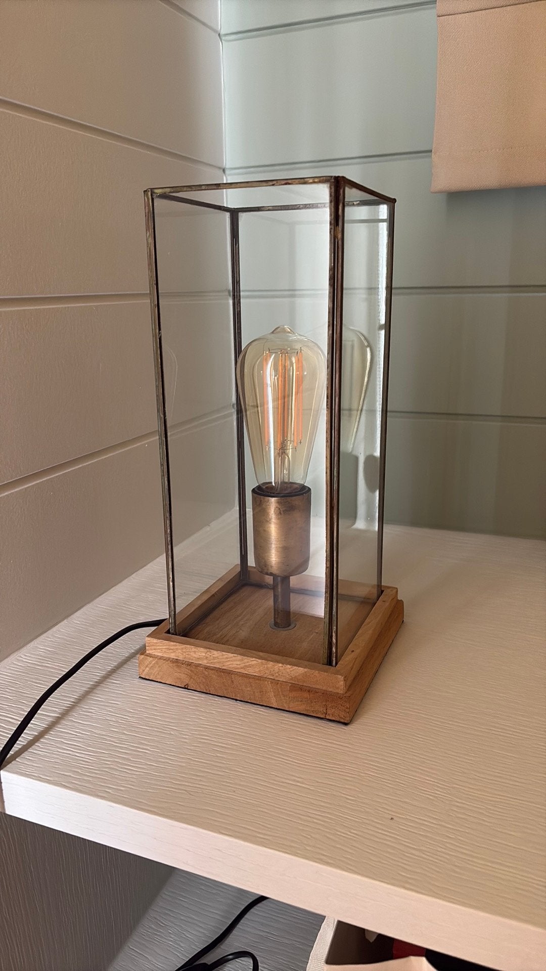 2 staande lampen in glas op hout, Huis en Inrichting, Glas, Ophalen, Gebruikt, Met verlichting