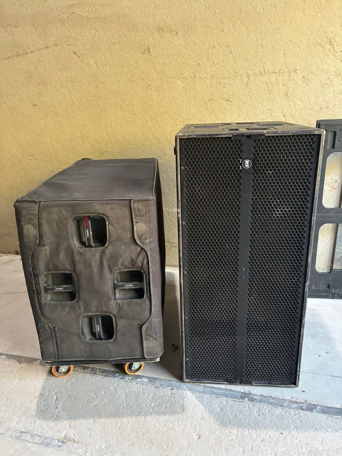 2 x RCF 9006 sub, Audio, Tv en Foto, Luidsprekerboxen, Ophalen, Subwoofer