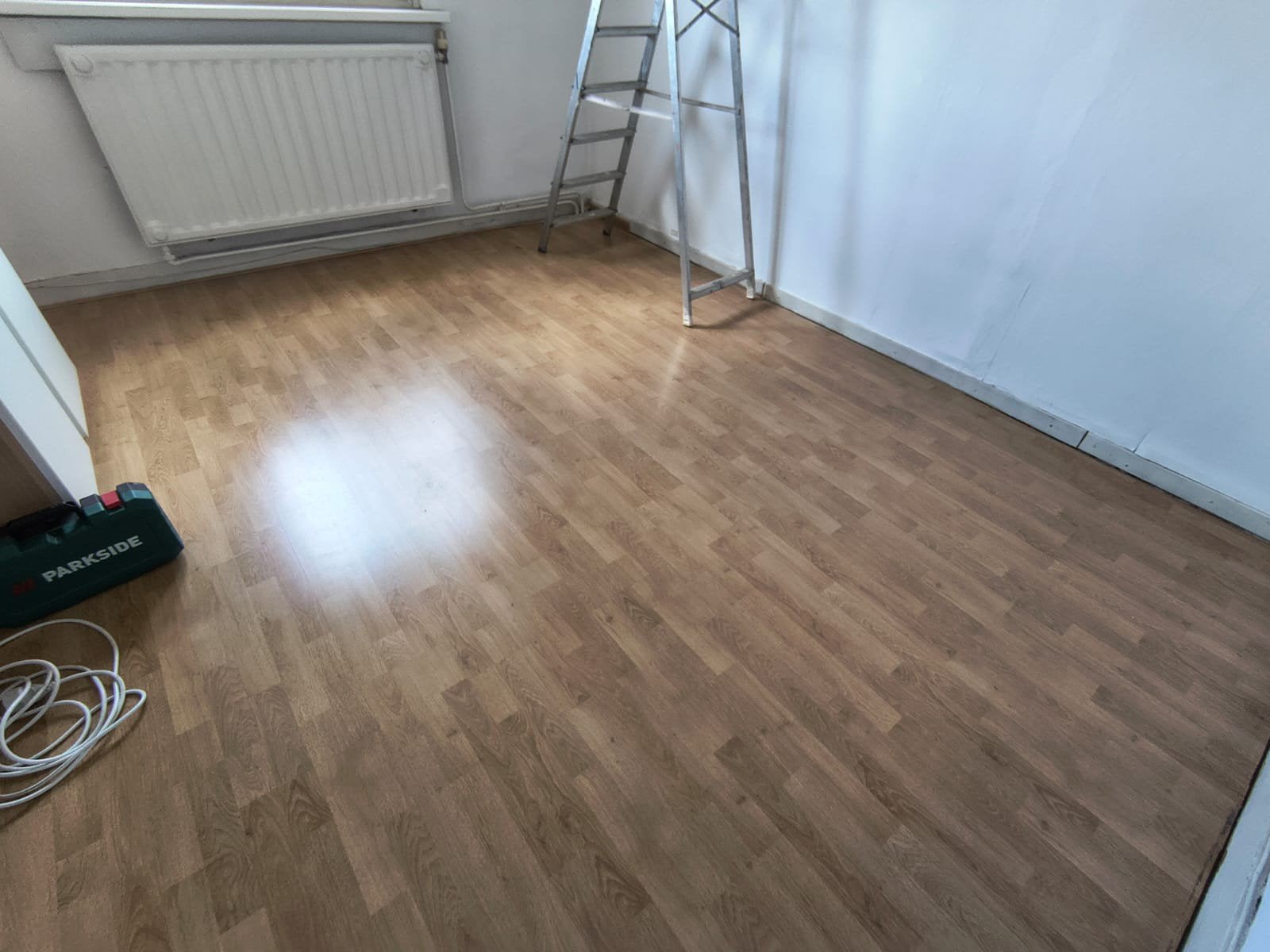18.6m2 laminaat, Maison & Meubles, Ameublement | Revêtements de sol, Enlèvement, 10 à 25 m², Brun, Aggloméré