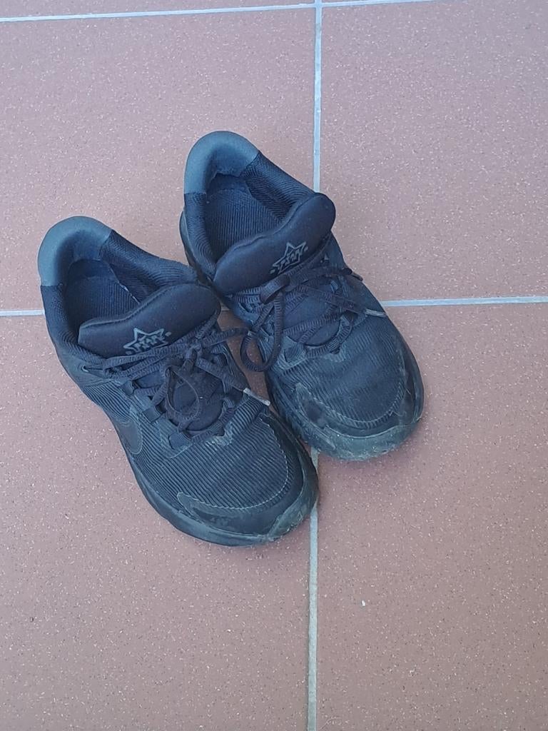 Chaussure enfant Nike  taille 36, Enfants & Bébés, Enlèvement