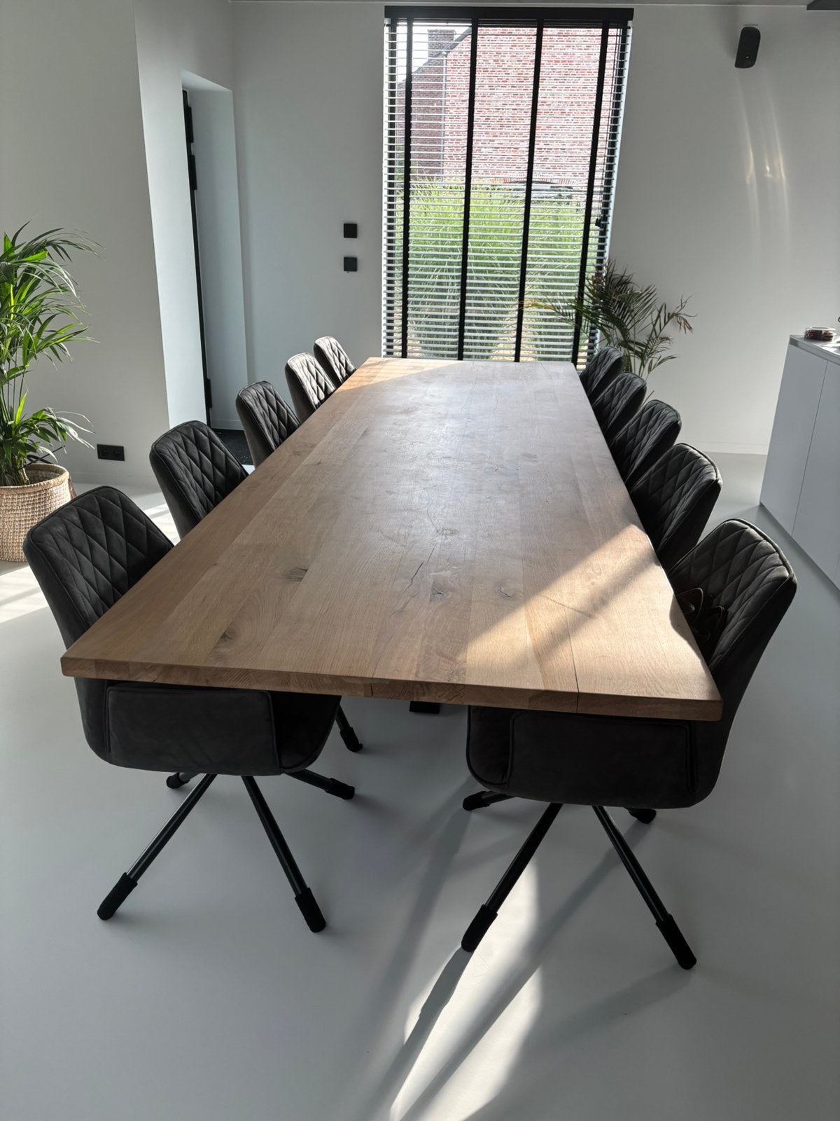Vol eiken tafel 360 x 115 x 77 + draaistoelen, Huis en Inrichting, Tafels | Eettafels, Ophalen, Strak modern, Gebruikt, 100 tot 150 cm