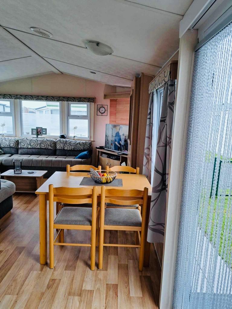 Caravane résidentielle dans camping, Vacances, Internet, Mer, Ville