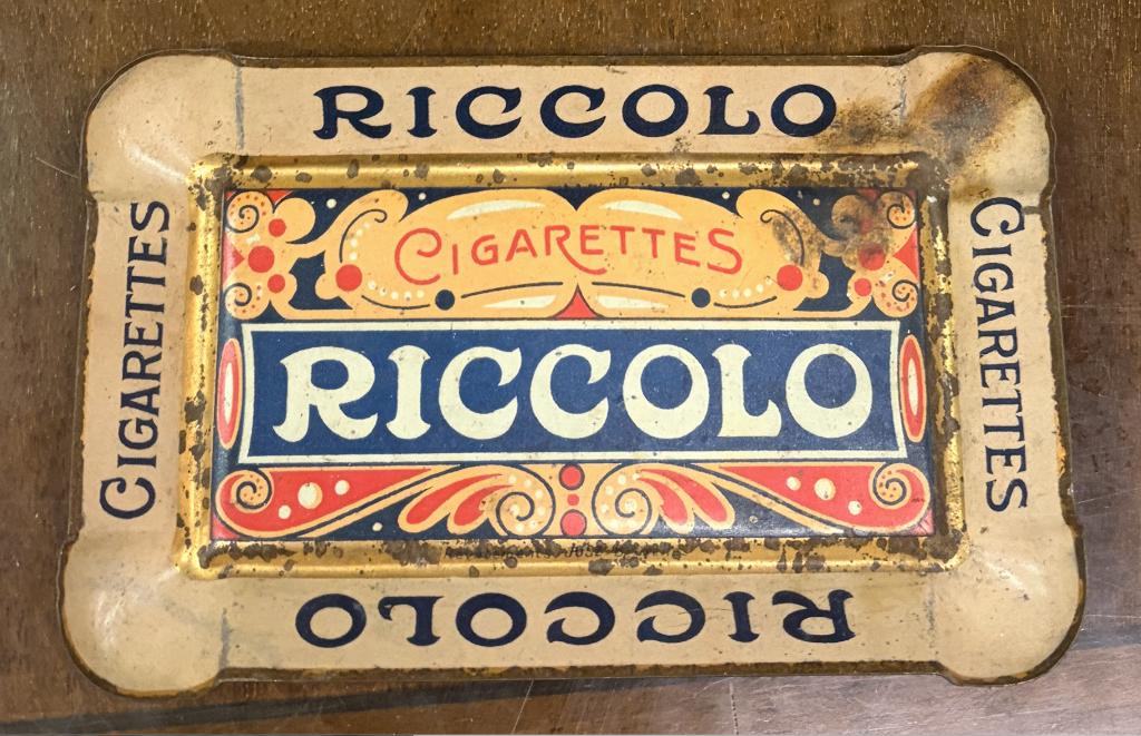 RICCOLO gelithografeerde asbak sigaretten, tabak 1900, Verzamelen, Verzenden