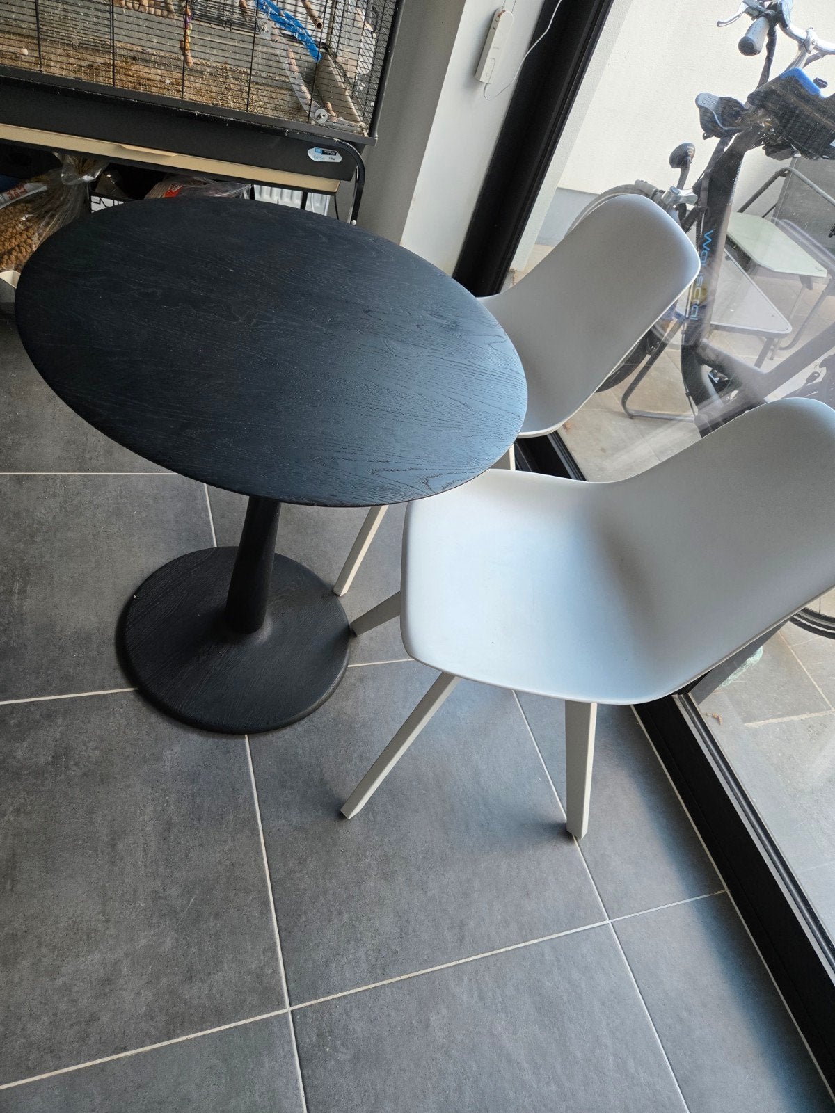 Tafel en 2 stoelen, Ophalen