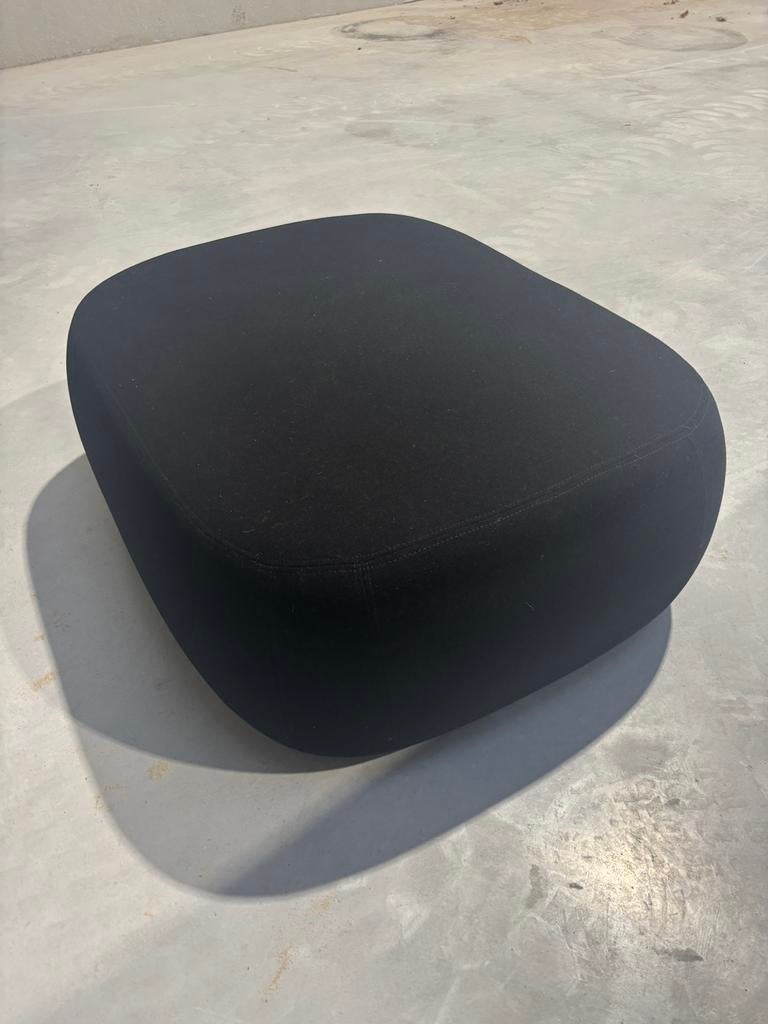 Pouf Softline noir 60x80-32 cm de haut, Maison & Meubles, Canapés | Repose-pieds & Poufs, Comme neuf, 75 à 100 cm, 50 à 75 cm