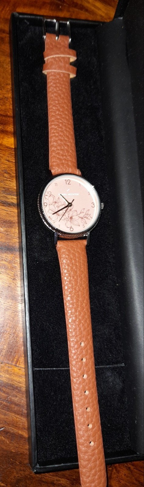 Montre dame Daniel Hechter neuve!, Enlèvement ou Envoi