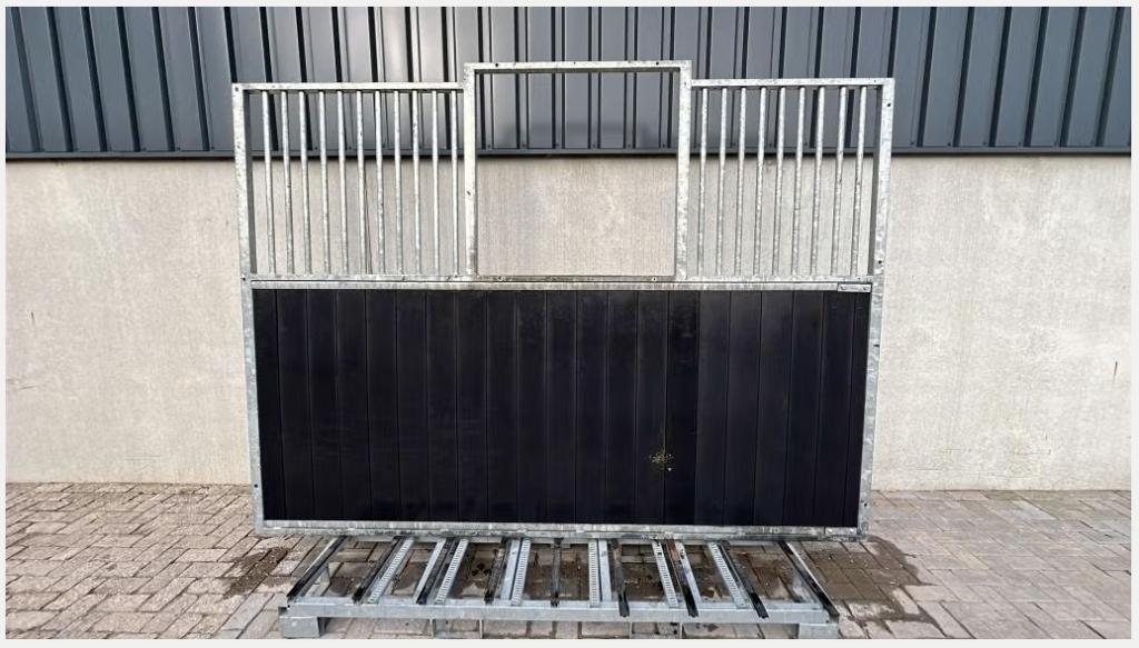 Tussenwand boven tralies | 2920 x 2180 mm. | B-Keuze, Weidegang, 4 paarden of pony's of meer