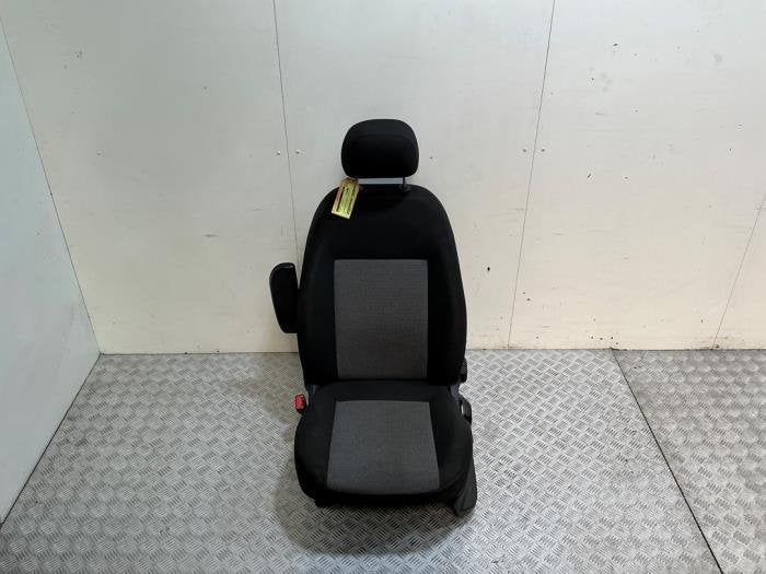 Siège gauche d'un Fiat Doblo (Doblo 15-), Utilisé, Fiat, -, -