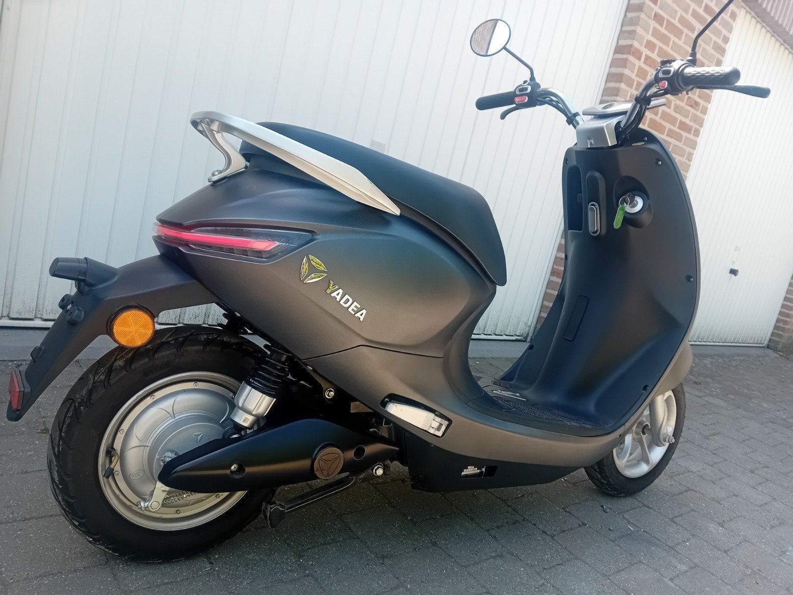 NIEWE-Elektrische brommer A klasse(zonder rijbewijs), Fietsen en Brommers, Ophalen, Overige modellen, Elektrisch, Nieuw
