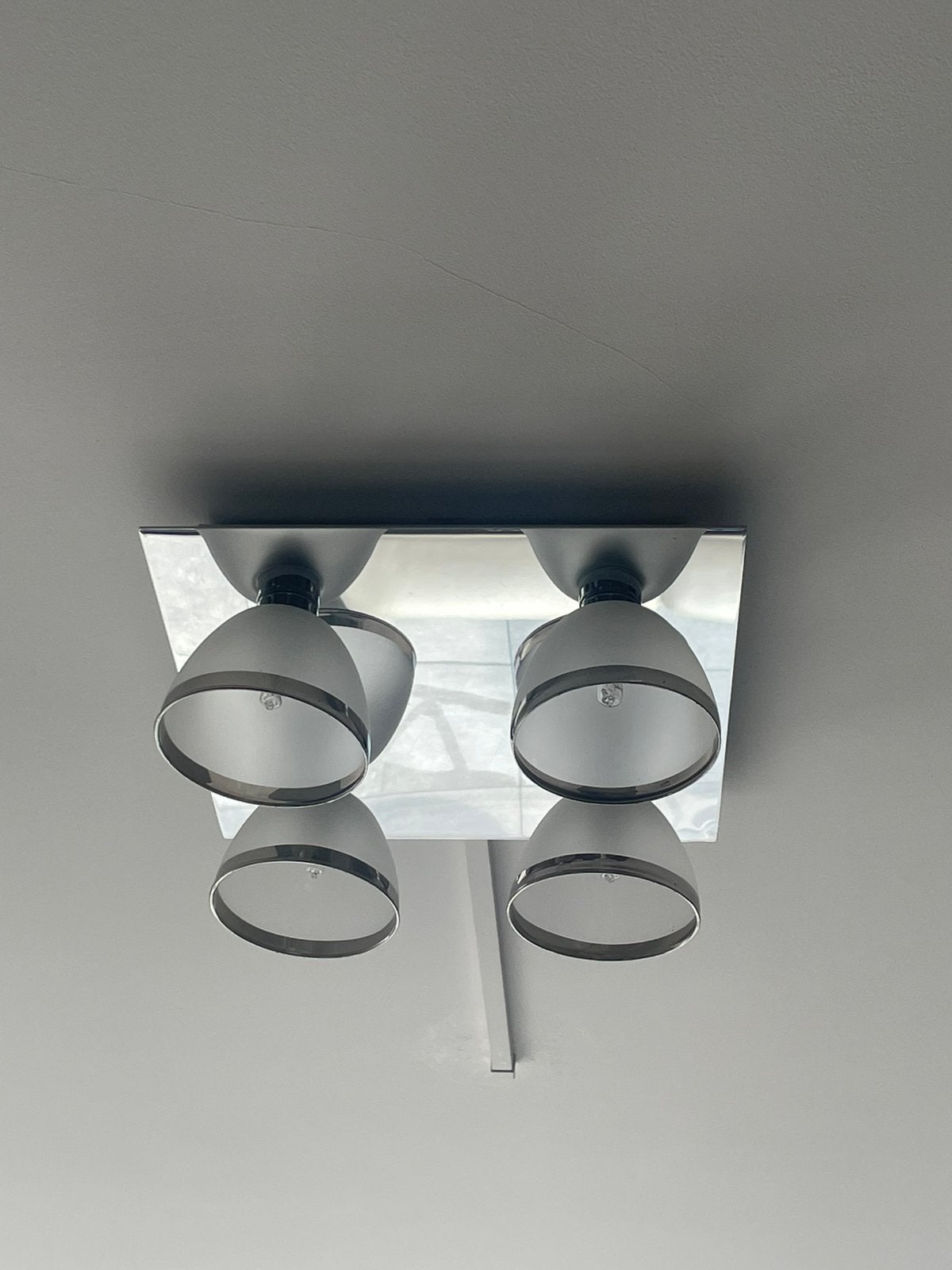 Moderne plafondlamp met 4 verstelbare spots – 29,5  29,5 cm, LED, Comme neuf, Enlèvement, Argenté