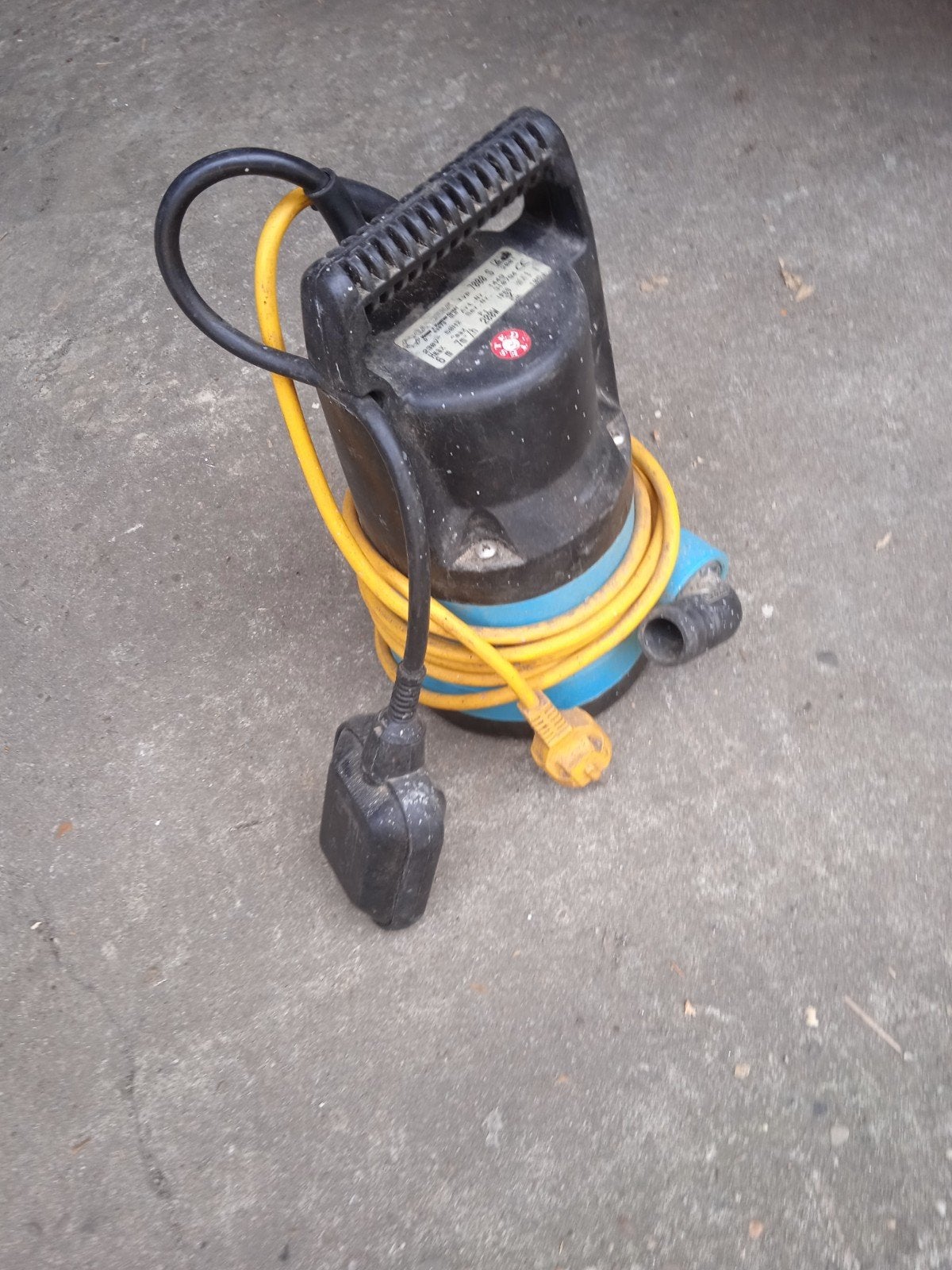 Gardena dompelpomp met vlotter, Doe-het-zelf en Bouw, Ophalen
