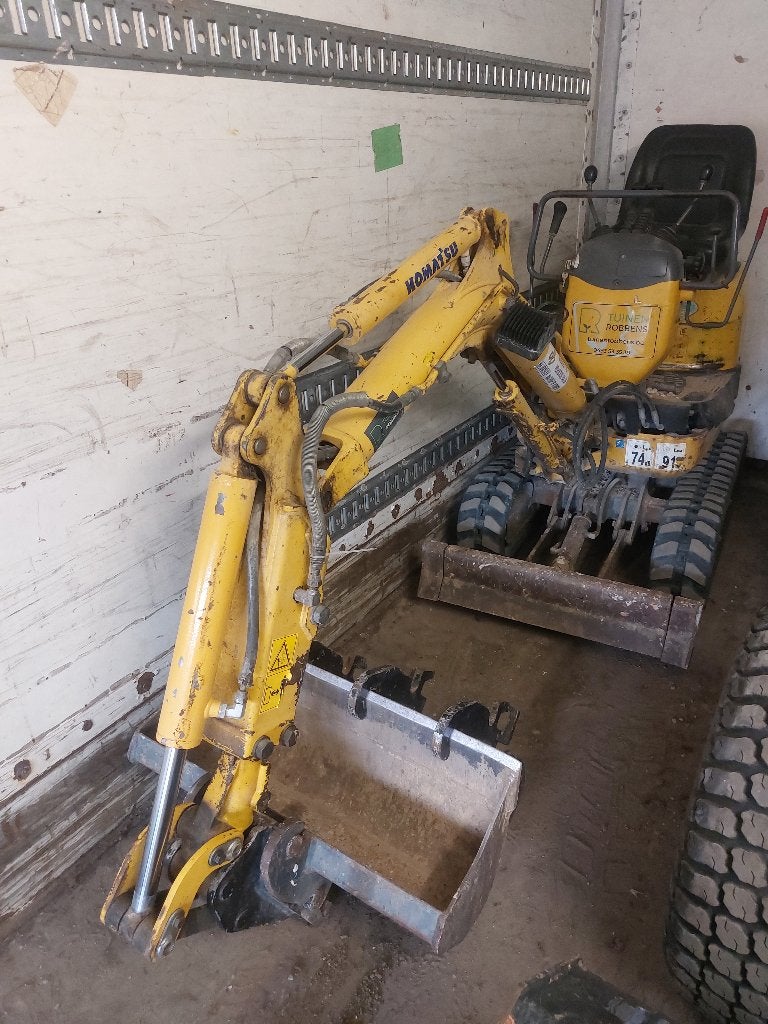 Komatsu pc09 met ingebouwde breekhamer in de arm, Articles professionnels, Machines & Construction | Grues & Excavatrices, Excavatrice