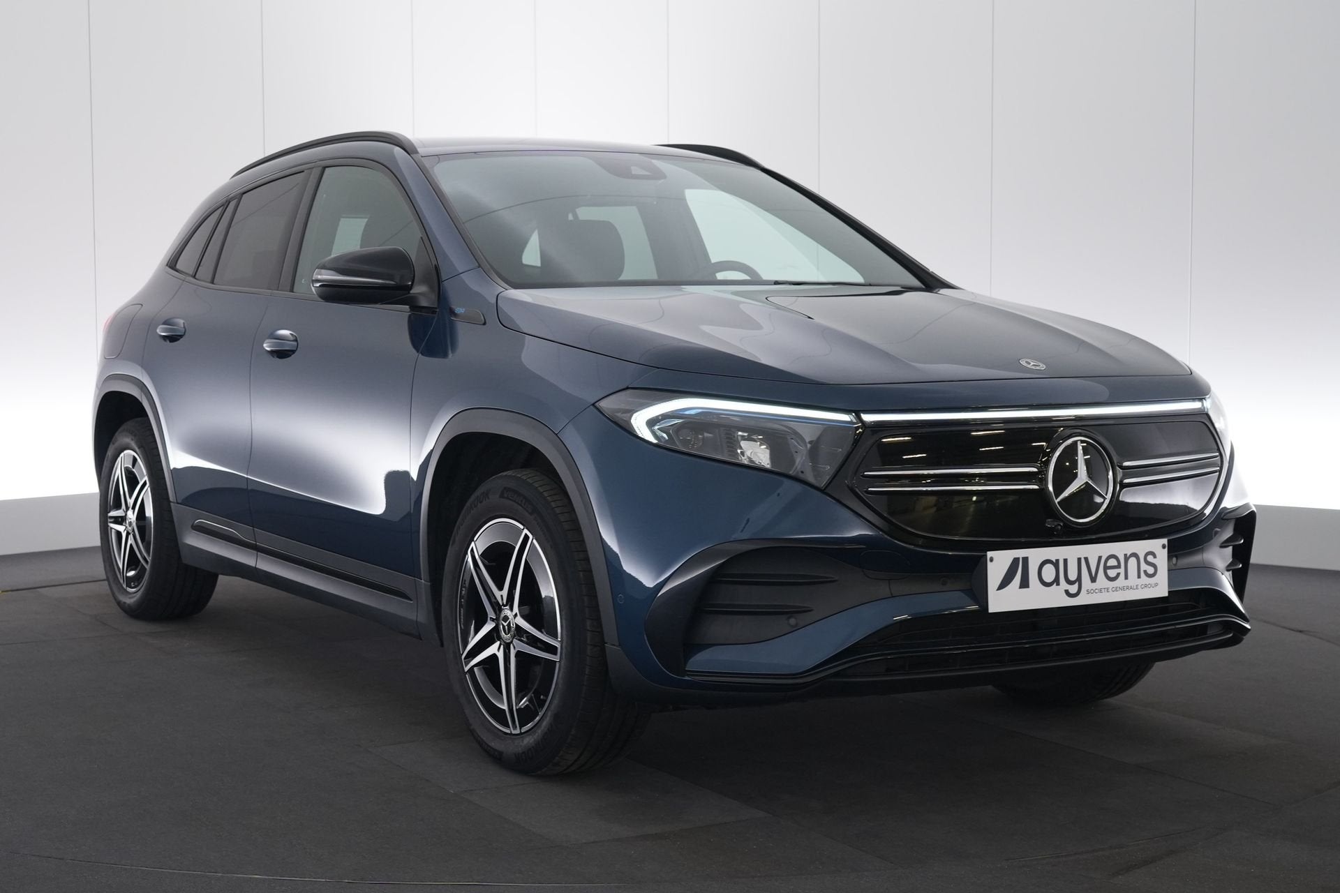 (2CKG288) MERCEDES-BENZ EQA, Auto's, Gebruikt, Blauw, Alcantara, 5 zetels
