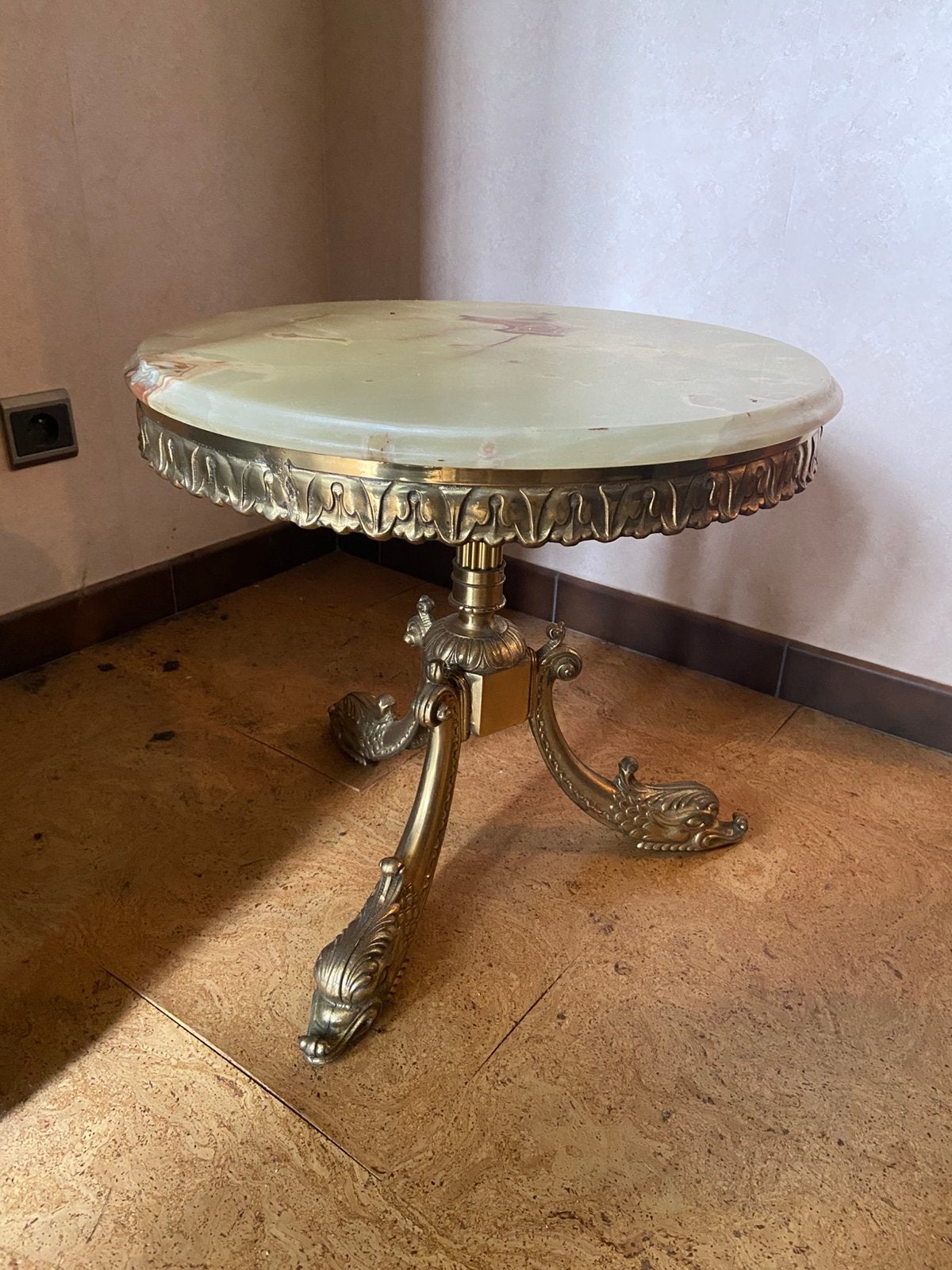 Marmeren bijzettafel, Ophalen