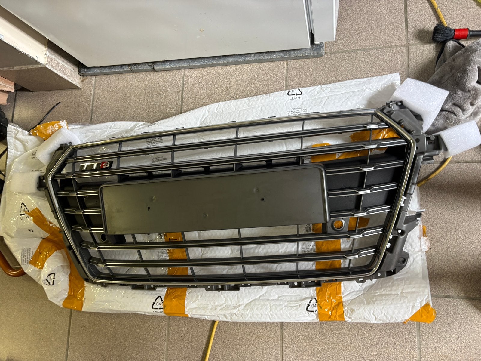 OEM Audi TTS 8S Voorgrille Origineel 8S0 853 651 A, Gebruikt, Voor, Bumper, Audi