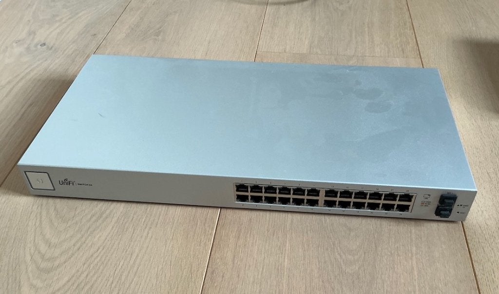 Ubiquiti Unifi switch 24 poorten (US-24), Computers en Software, Ophalen of Verzenden, Zo goed als nieuw