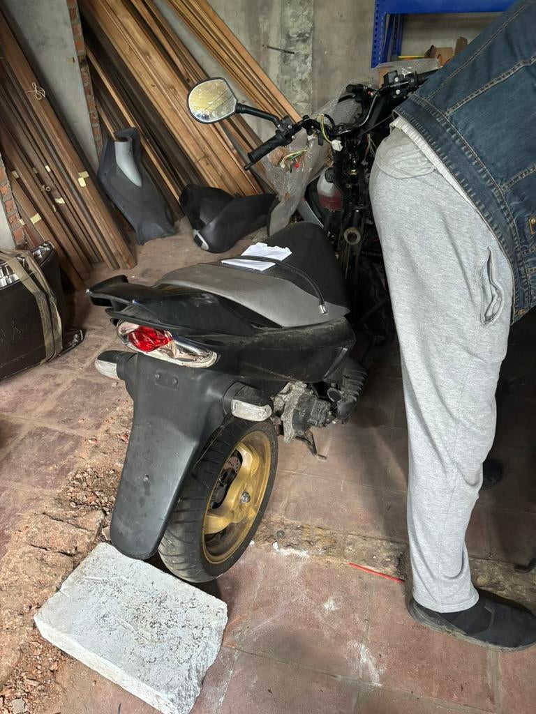 4 scooters me werk, Fietsen en Brommers, Ophalen of Verzenden, Zo goed als nieuw