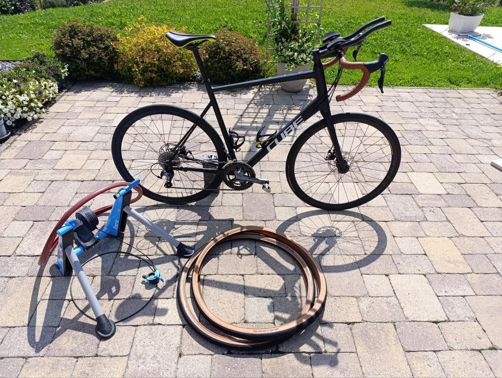 Cube Attain Pro + hometrainer + 2 sets banden - maat 62, Fietsen en Brommers, Ophalen