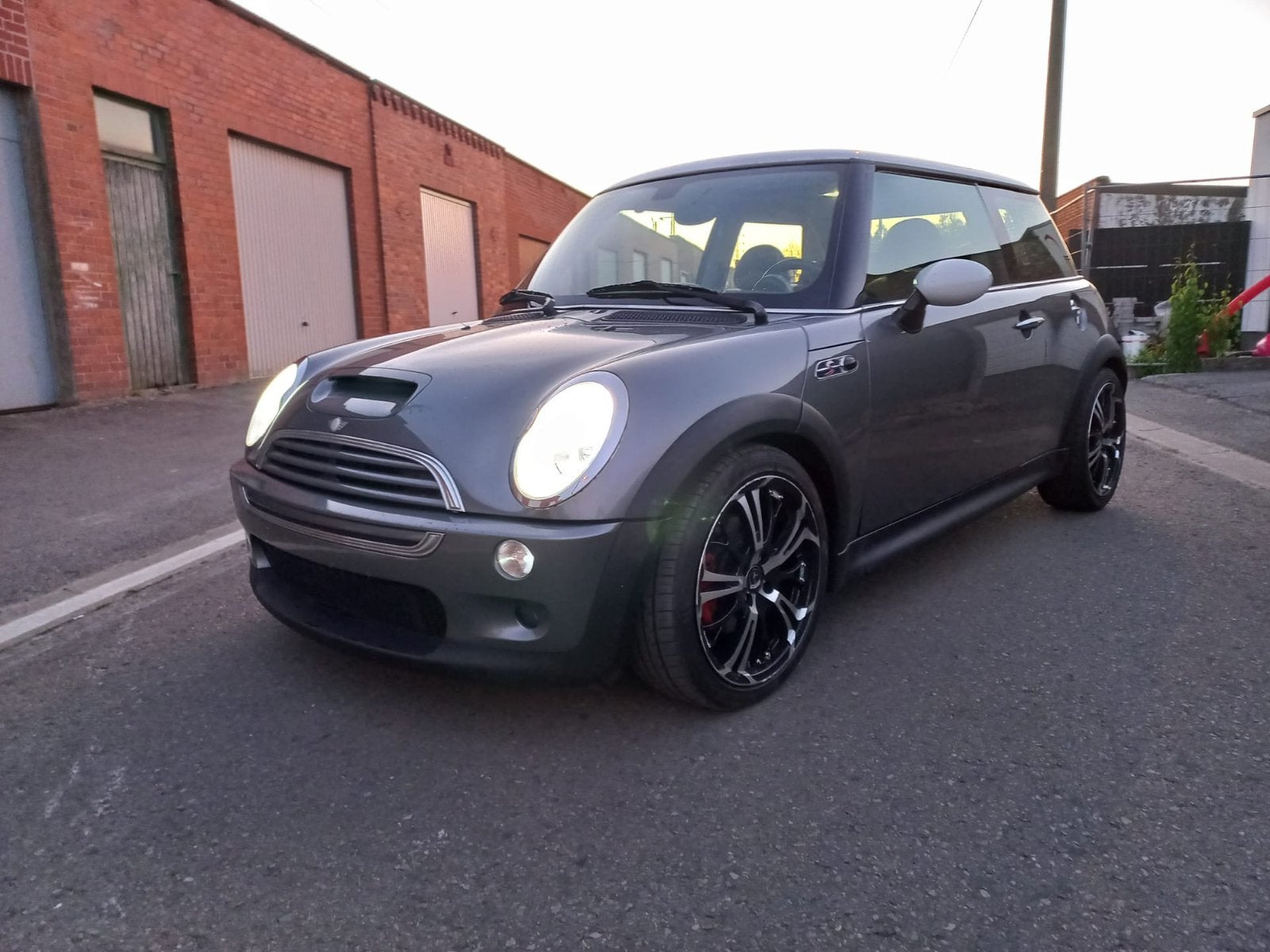 Mini Cooper S R53 (163 ch) - Toit Panoramique & Cuir - 2004, Argent ou Gris, Achat, Boîte manuelle, Capteur de stationnement