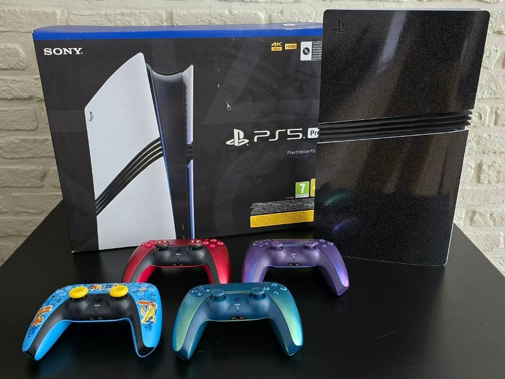 PS5 Pro 2TB + 2TB WD Black SN850 + 4 DualSense controllers, Ophalen, Zo goed als nieuw, Playstation 5