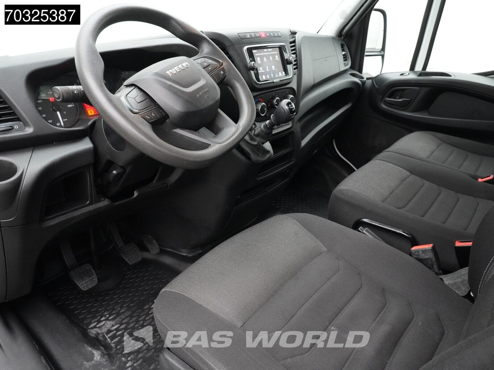 Iveco Daily 35C16 3.0L Kipper Dubbellucht 3,5t Trekhaak Navi, Auto's, 3010 kg, Stof, Gebruikt, Euro 6