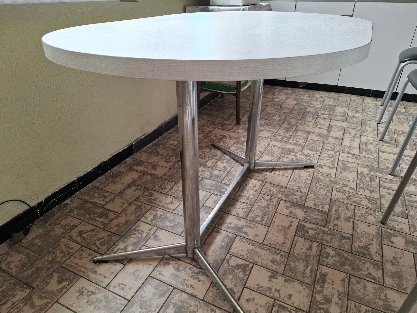 Keukentafel met stoelen, Ophalen