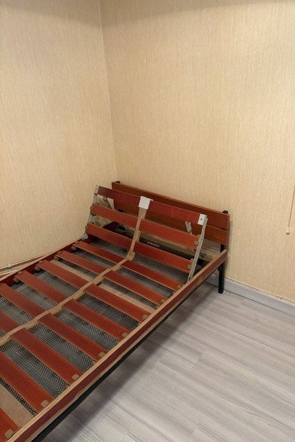 2 lits d'une personne (montants + sommiers), 90 cm, Enlèvement, Utilisé, Deux personnes