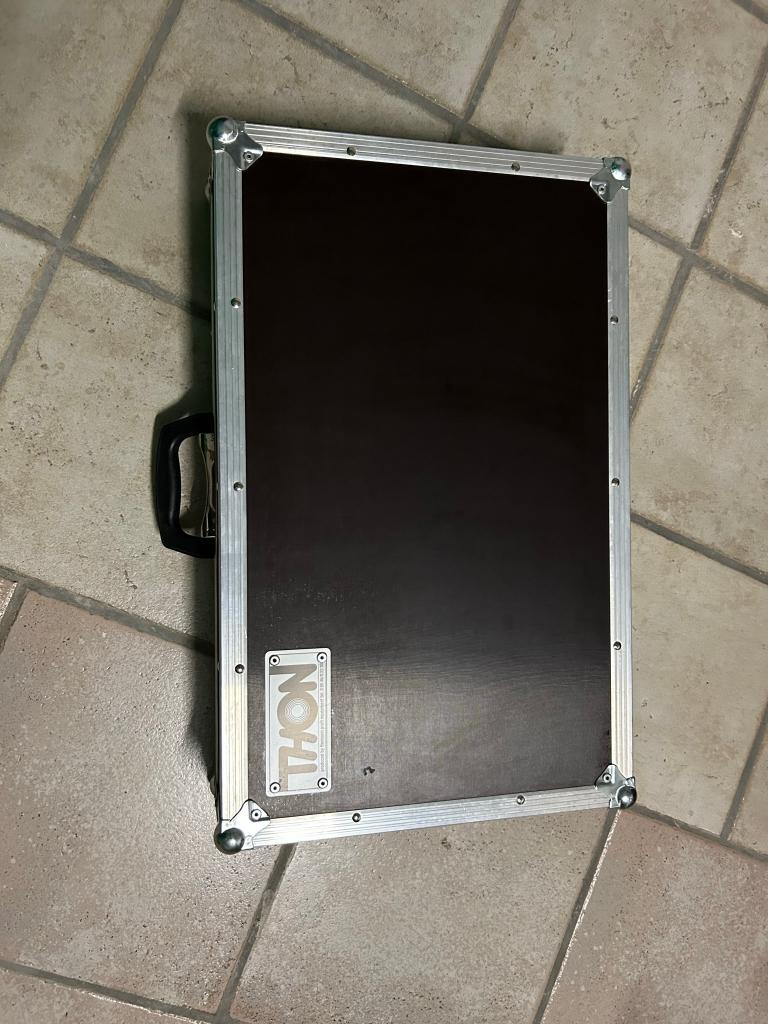 Thon Case pour pédalier Boss GT-100/GT-10/GT-10B, Musique & Instruments, Effets, Enlèvement, Comme neuf