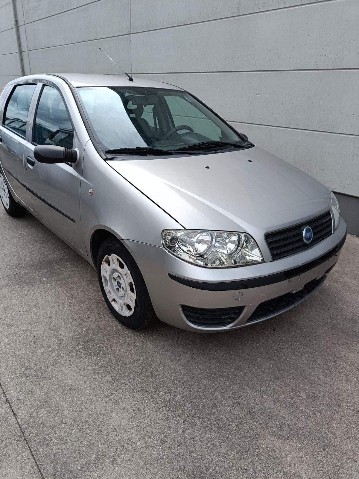 Fiat Punto diesel, Argent ou Gris, Achat, Vitres électriques, Boîte manuelle