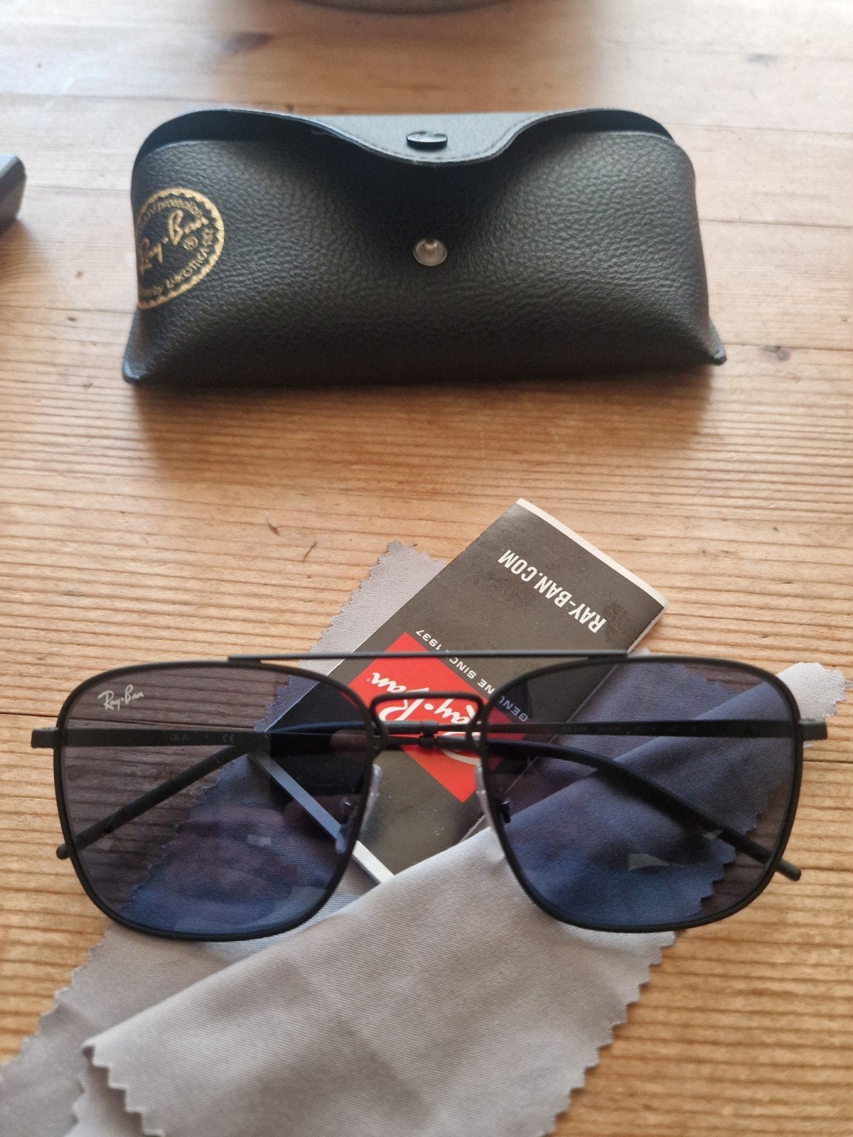Lunette de soleil Ray-Ban (état neuf)., Enlèvement ou Envoi, Ray-Ban