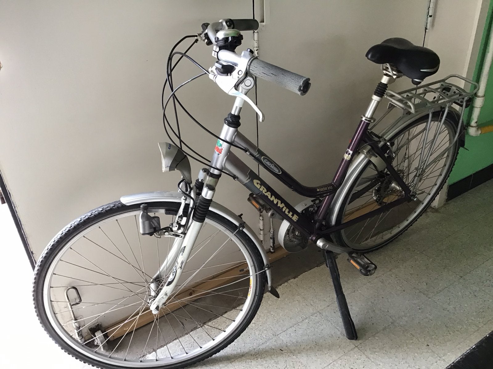Damesfiets met 21 versnellingen en verende voorvork, Enlèvement, Comme neuf, Vitesses