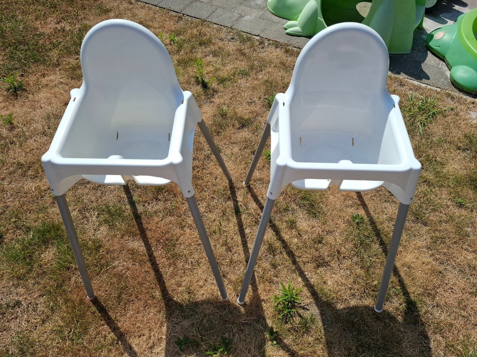 2 witte IKEA kinderstoelen, Ophalen