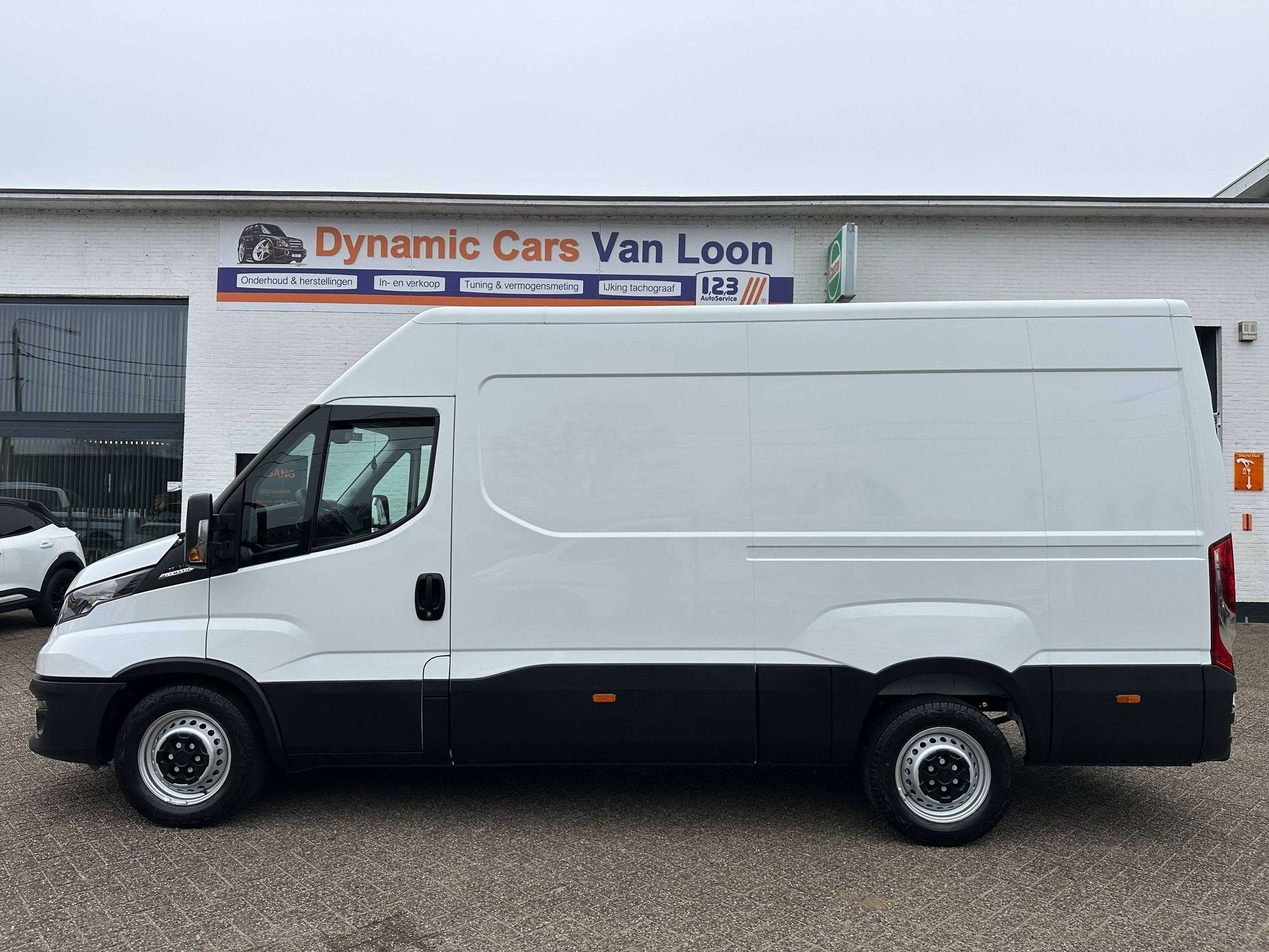 Iveco Daily VERKOCHT 3.0 210Pk 35S210 Carplay Cruise LuchtSt, Auto's, Automaat, Stof, Gebruikt, 4 cilinders