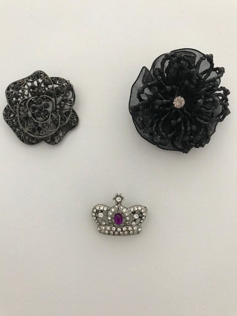 Broches, Bijoux, Sacs & Beauté, Broches, Enlèvement ou Envoi, Neuf, Noir, Autres matériaux